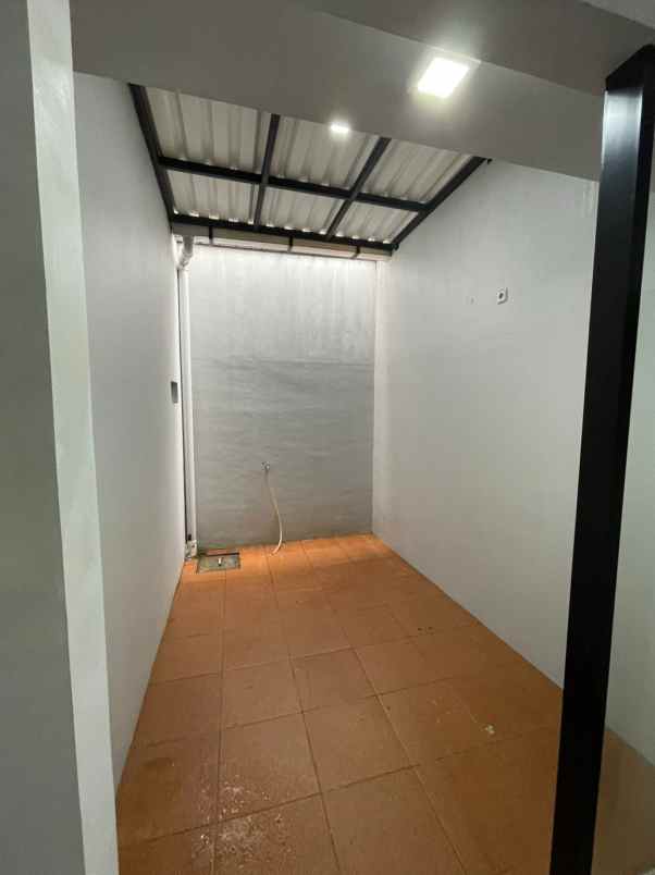 dijual rumah cluster aquina town house
