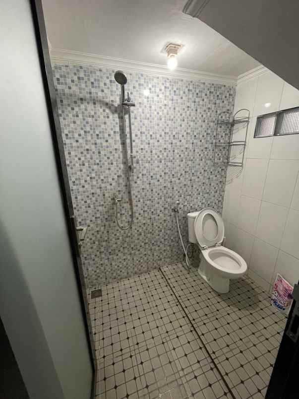 dijual rumah cluster aquina town house