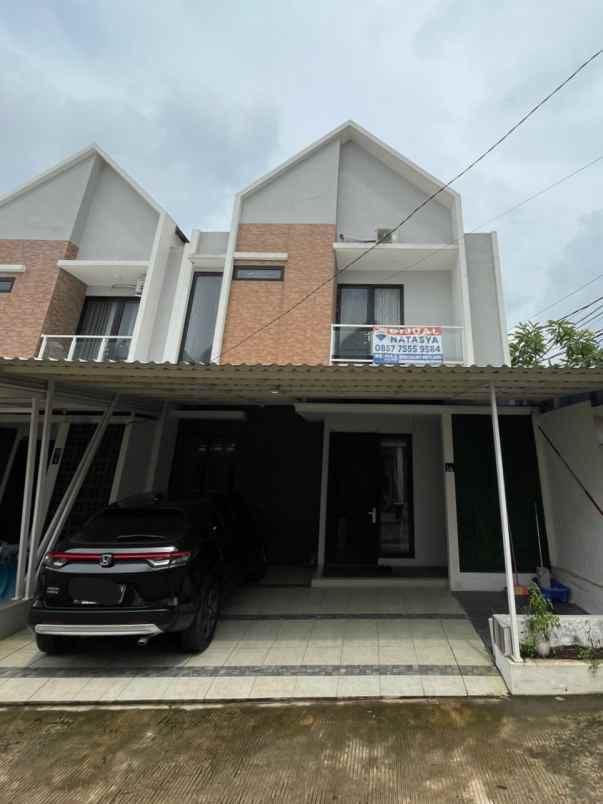 dijual rumah cluster aquina town house