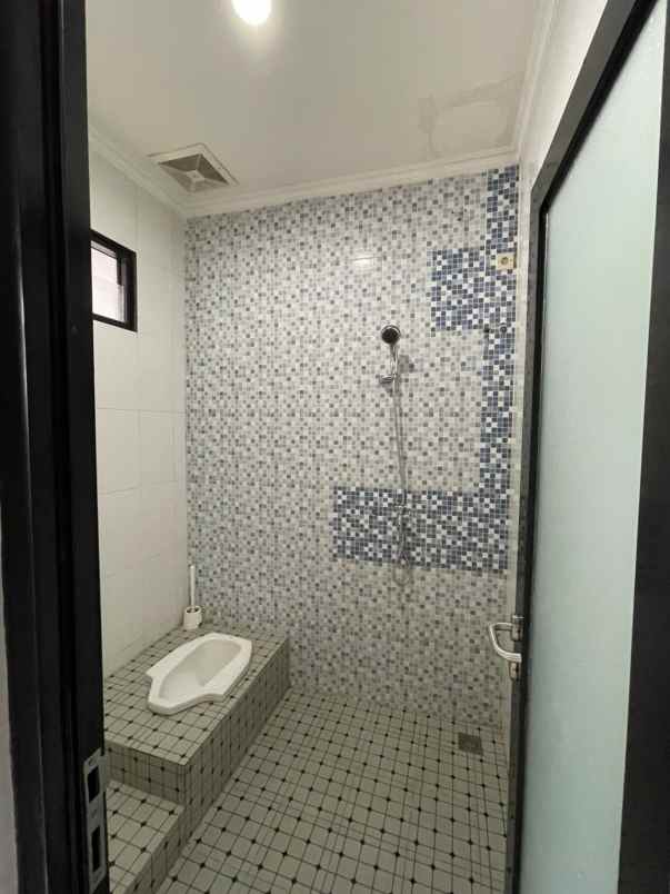 dijual rumah cluster aquina town house