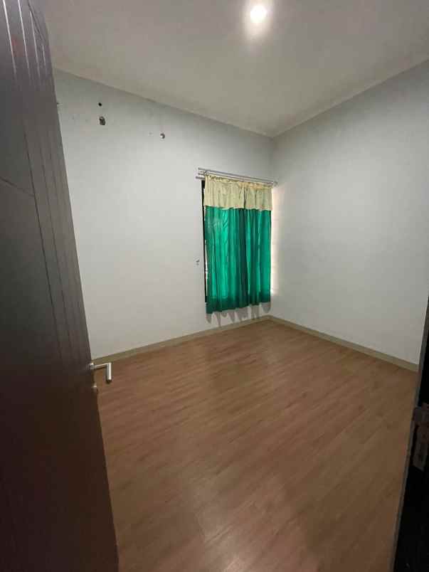 dijual rumah cluster aquina town house