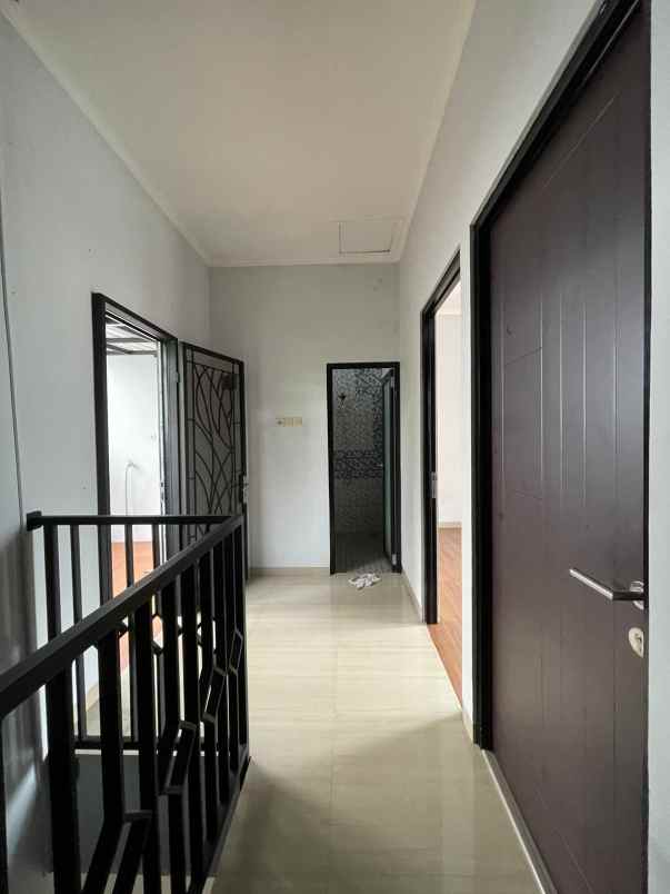 dijual rumah cluster aquina town house