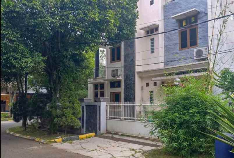 dijual rumah cluster batununggal