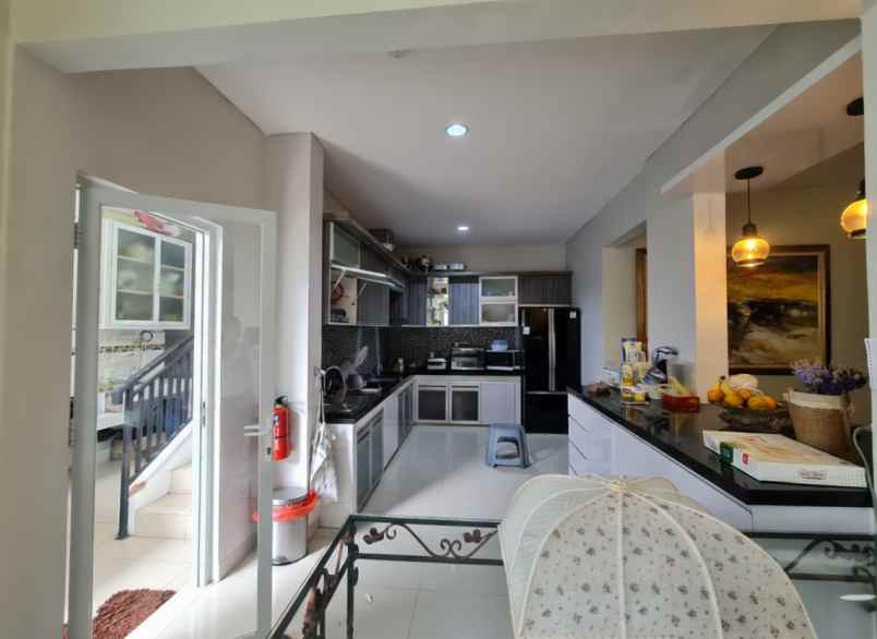 dijual rumah cluster dbanyan jgc