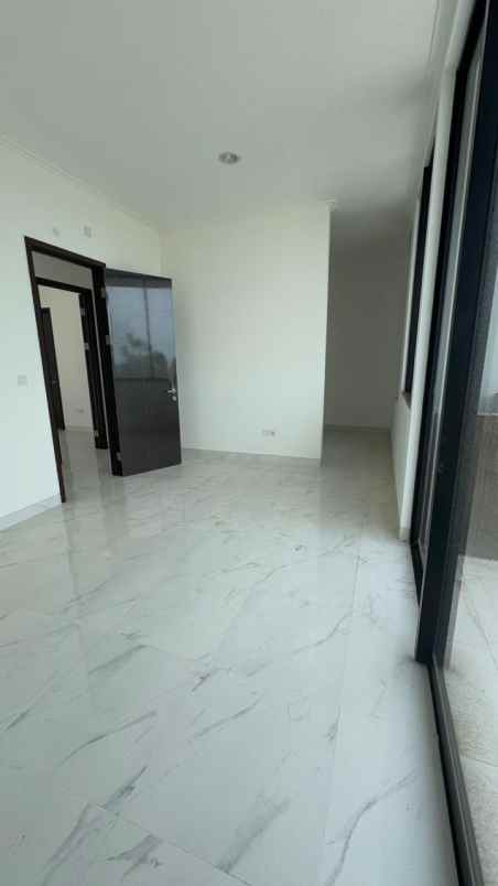 dijual rumah cluster kuningan village pik2