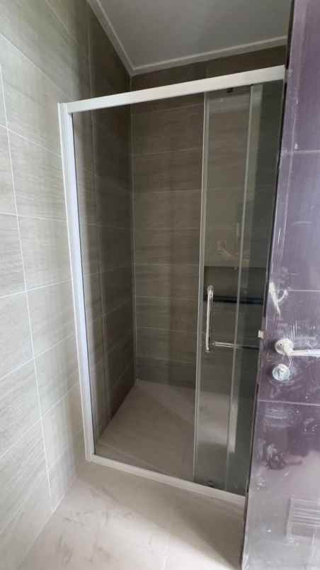 dijual rumah cluster kuningan village pik2