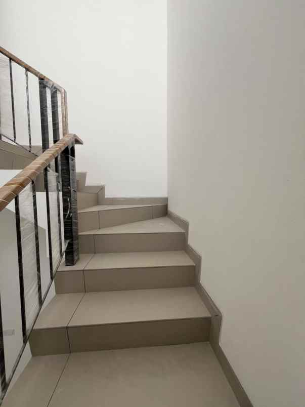 dijual rumah cluster okinawa pik2