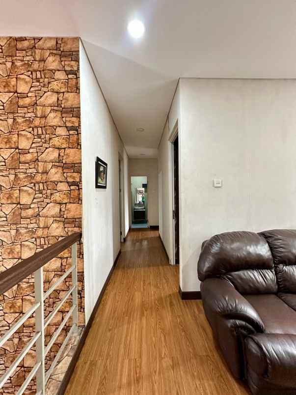 dijual rumah cluster syailendra grand