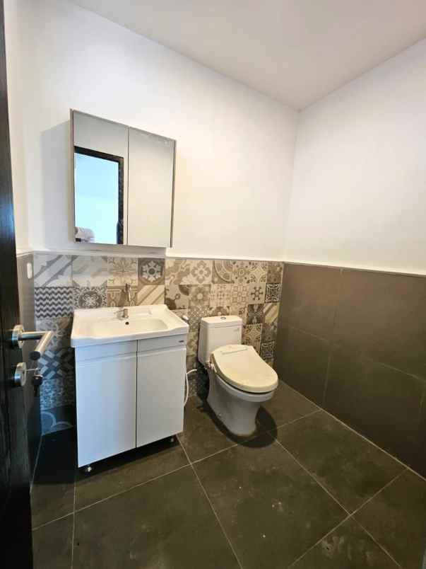 dijual rumah cluster thames jgc jakarta