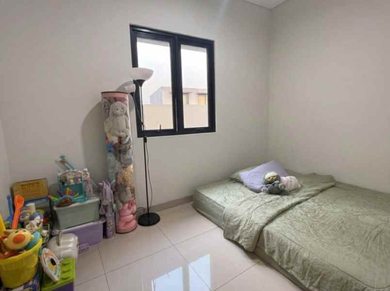 dijual rumah cluster viola summarecon