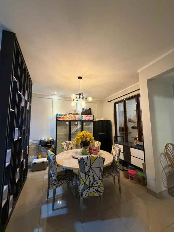 dijual rumah dekat mall di burgundy summarecon bekasi
