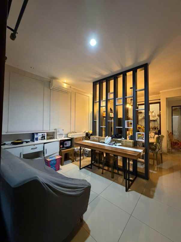 dijual rumah dekat mall di burgundy summarecon bekasi