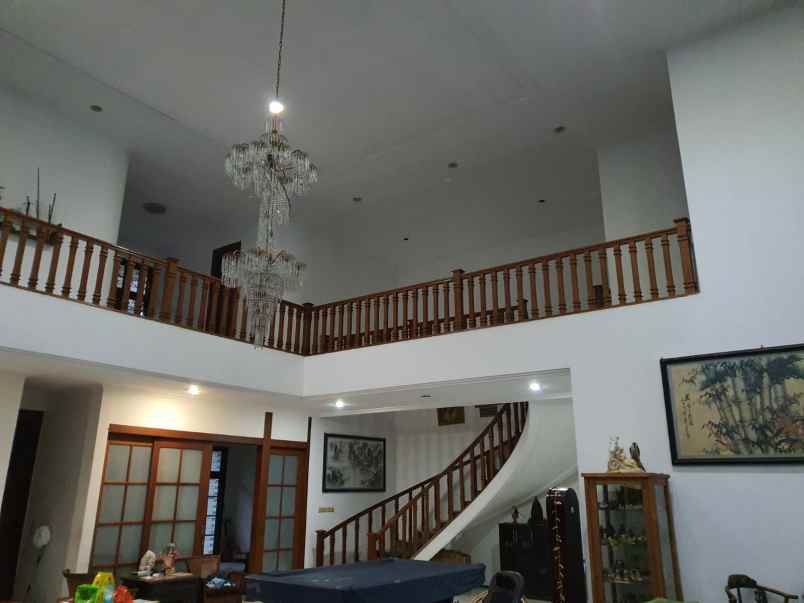 dijual rumah dharmahusada indah