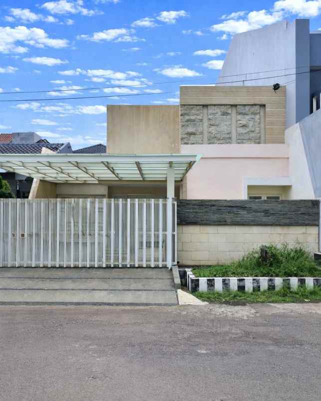 dijual rumah dharmahusada indah timur