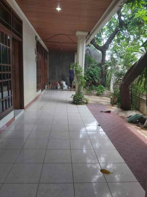 dijual rumah di area tomang