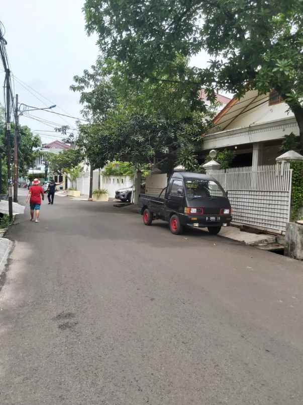 dijual rumah di area tomang