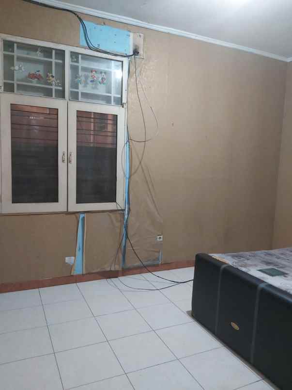 dijual rumah di area tomang