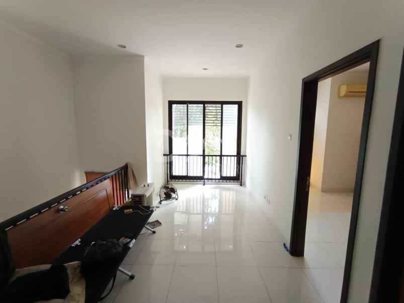 dijual rumah di discovery bintaro
