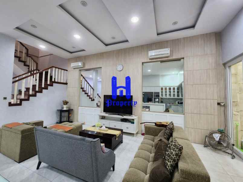 dijual rumah di jalan panglima nyak makam medan