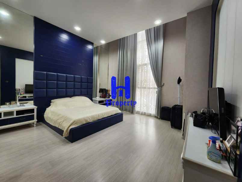 dijual rumah di jalan panglima nyak makam medan