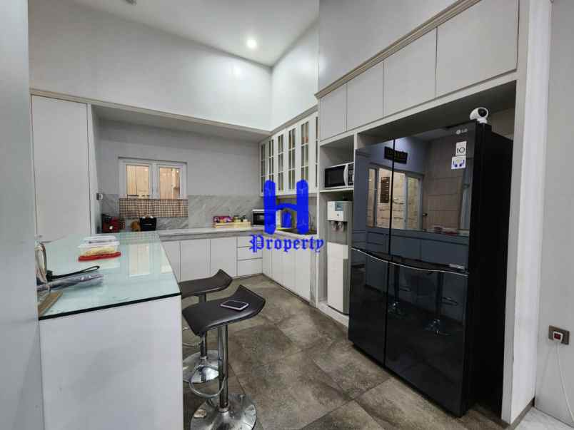 dijual rumah di jalan panglima nyak makam medan