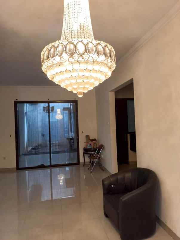 dijual rumah di legenda wisata cibubur