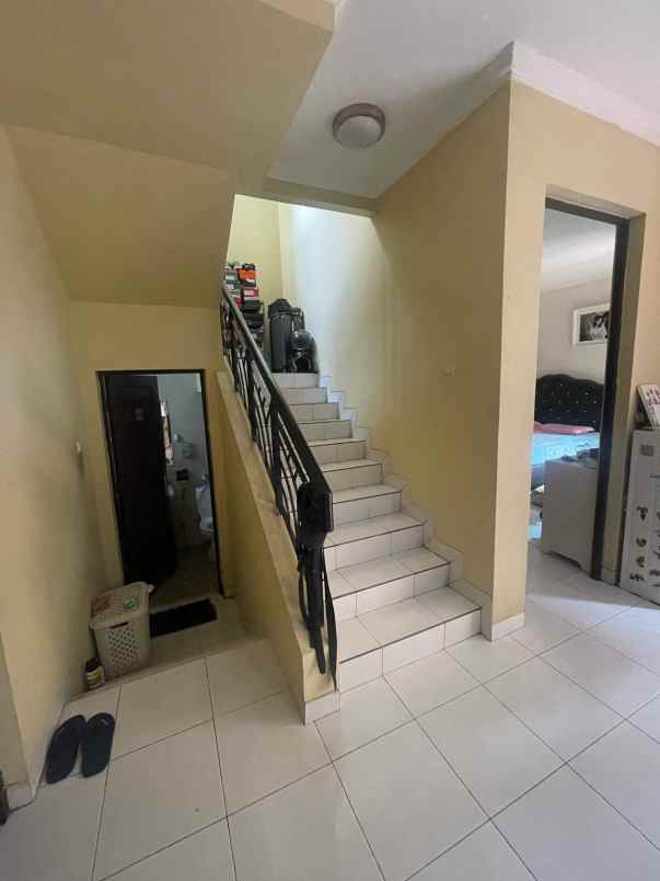 dijual rumah di legenda wisata cibubur