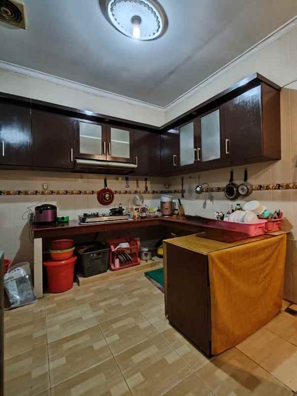 dijual rumah duren sawit