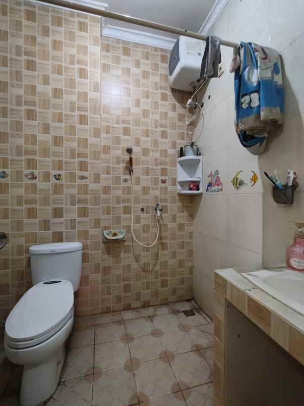 dijual rumah duren sawit