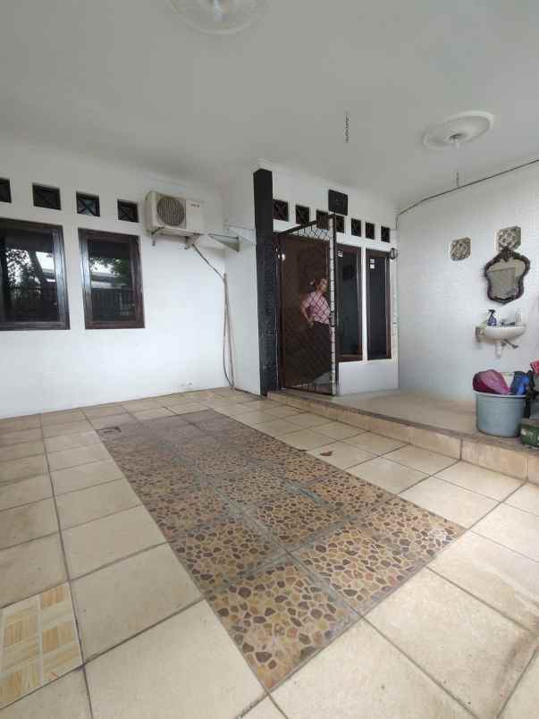 dijual rumah duren sawit