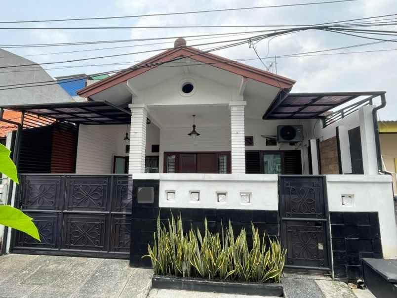 dijual rumah duren sawit