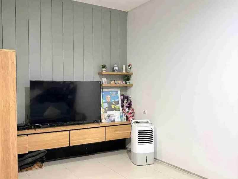 dijual rumah duren sawit