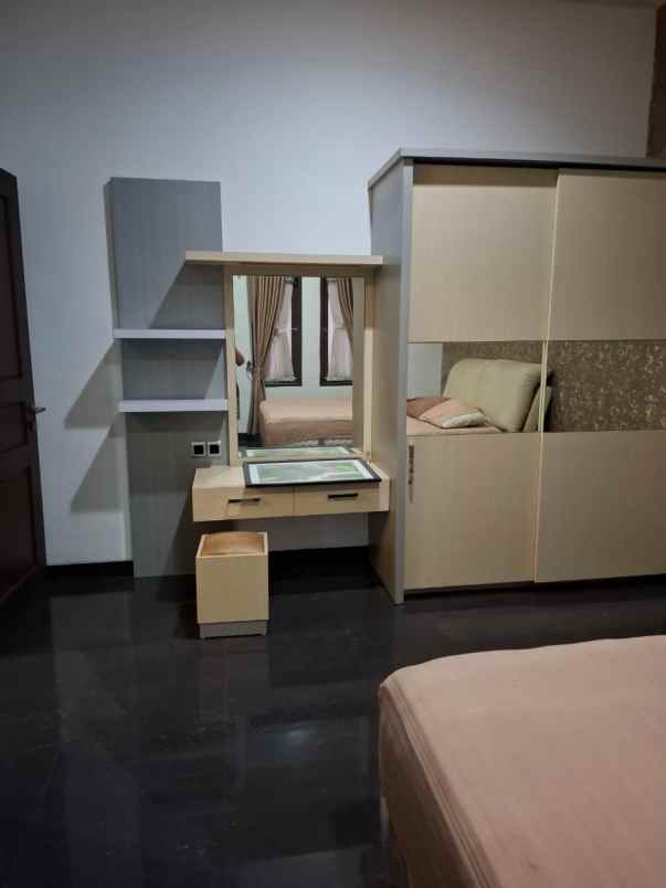 dijual rumah full furnish di legenda wisata