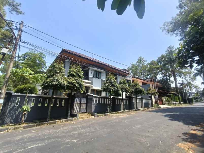 dijual rumah geger kalong setiabudi