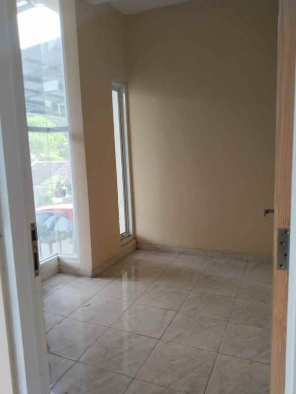 dijual rumah grafika banyumanik