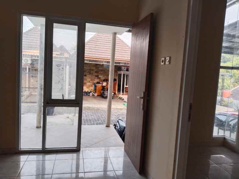 dijual rumah grafika banyumanik