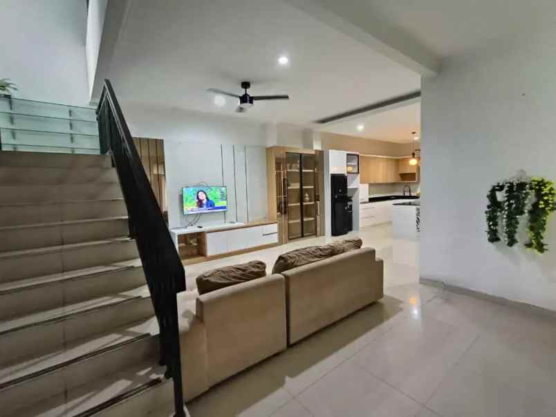 dijual rumah graha padma