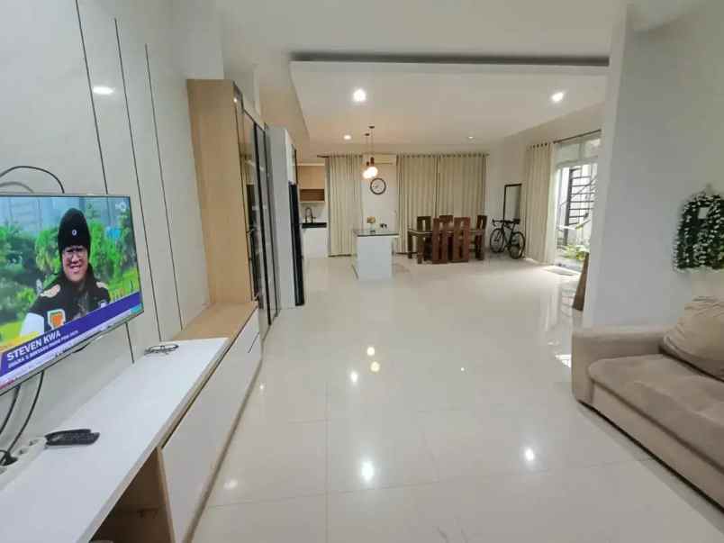 dijual rumah graha padma