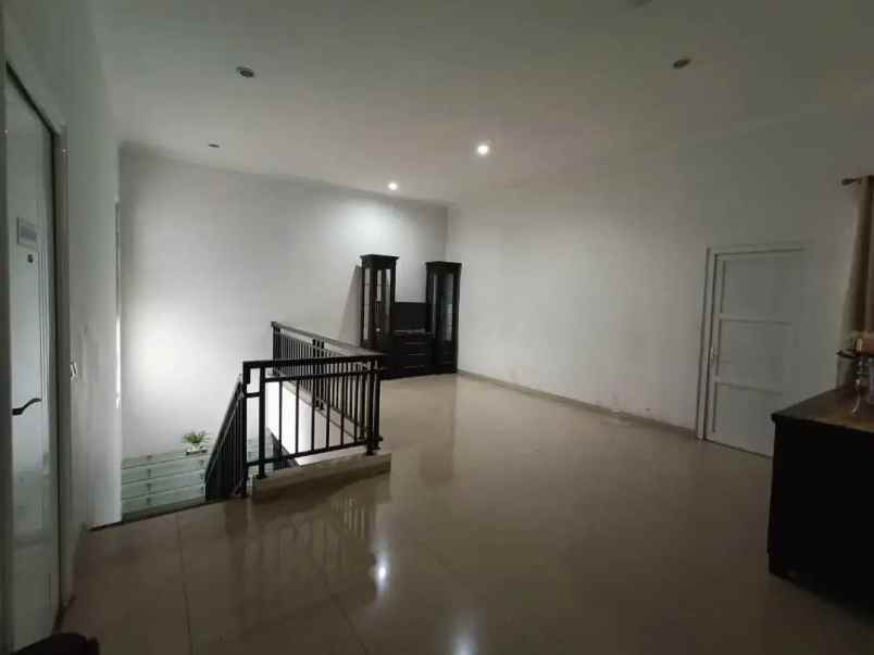 dijual rumah graha padma