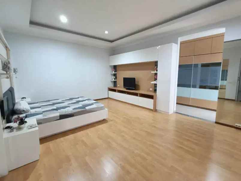 dijual rumah graha padma