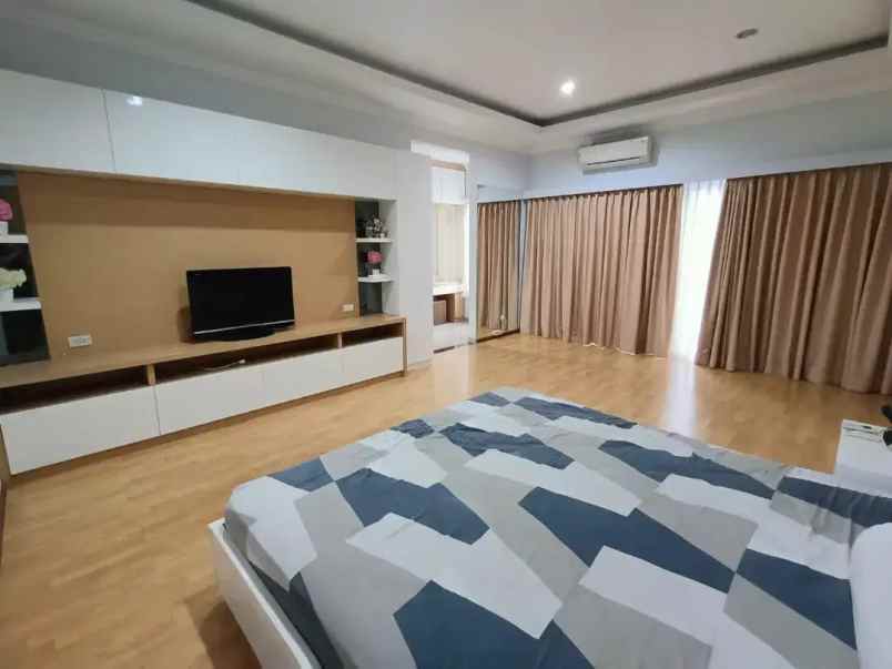 dijual rumah graha padma