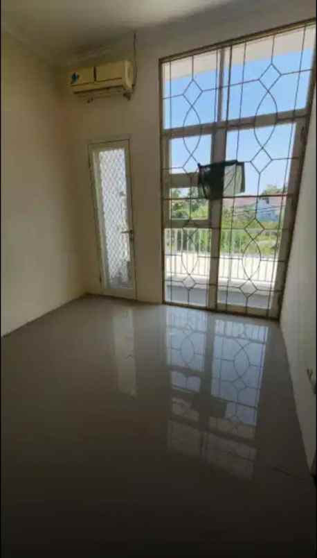 dijual rumah green lake