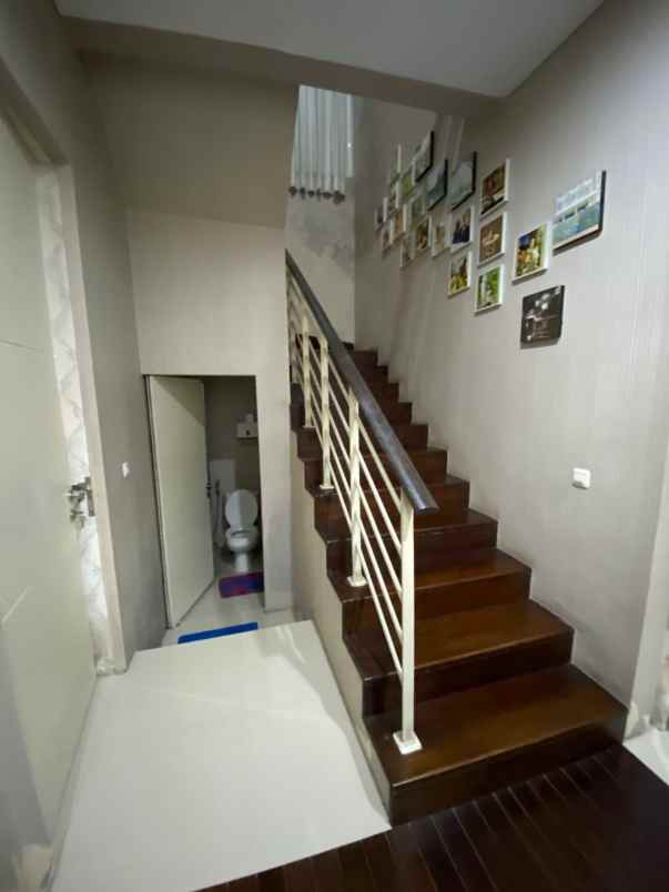 dijual rumah greenlake cm