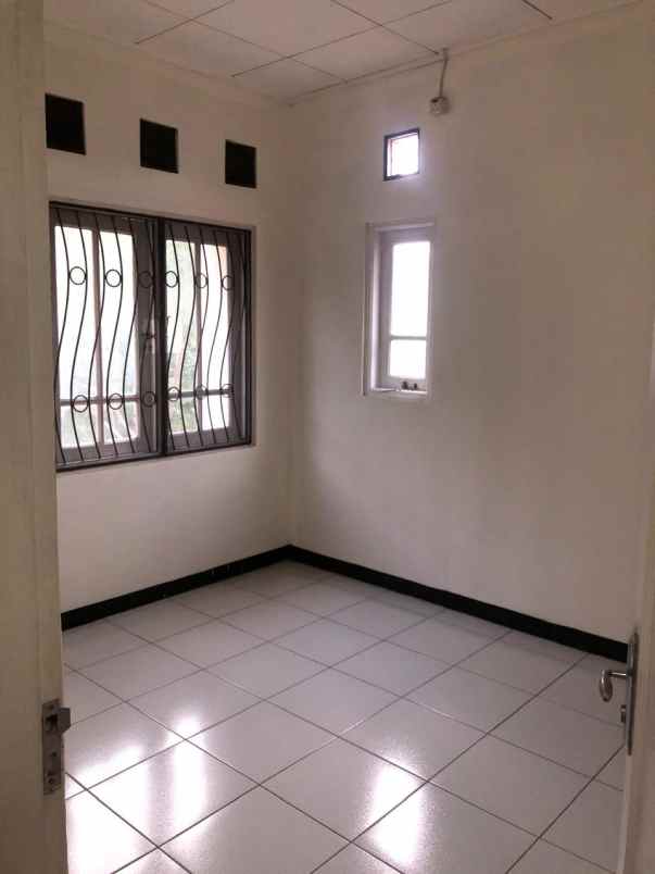 dijual rumah griya hintara indah