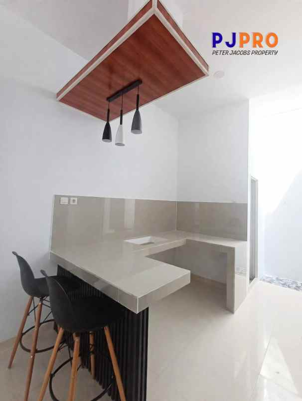 dijual rumah harapan indah