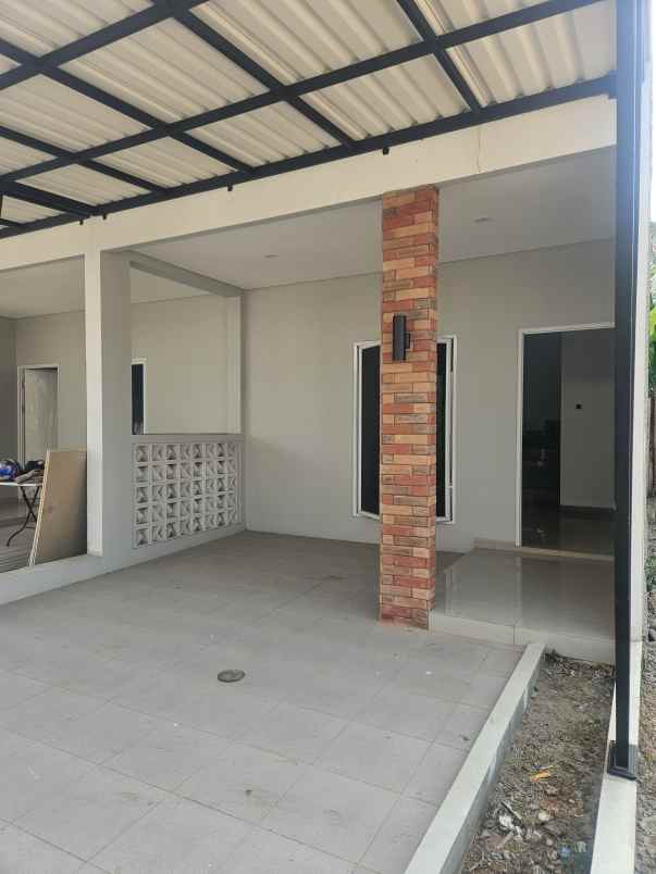 dijual rumah jalan boulevard grand