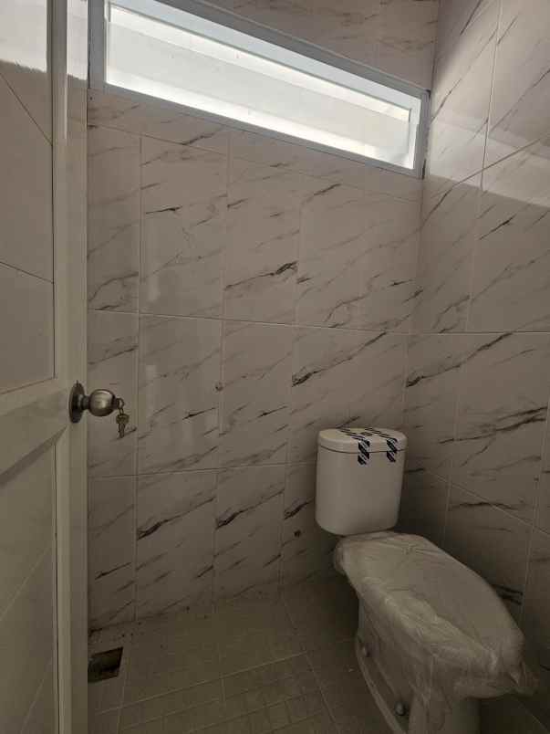 dijual rumah jalan boulevard grand
