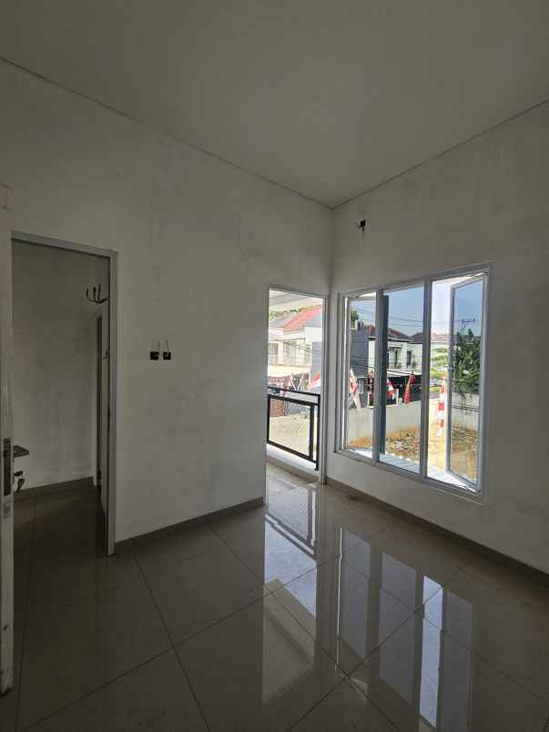 dijual rumah jalan boulevard grand