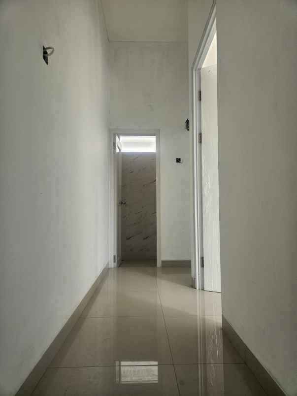 dijual rumah jalan boulevard grand