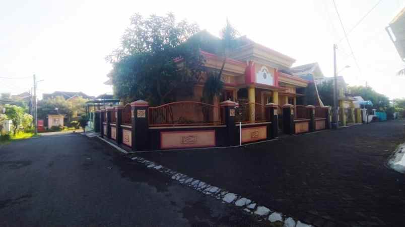 dijual rumah jalan bunga bunga suhat